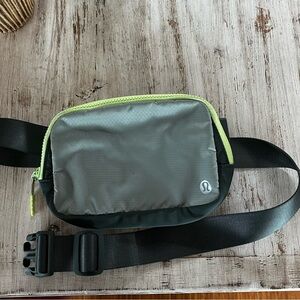 Lululemon Everywhere Belt Bag Gray Lime Green Rare Color Water Repellent Unisex